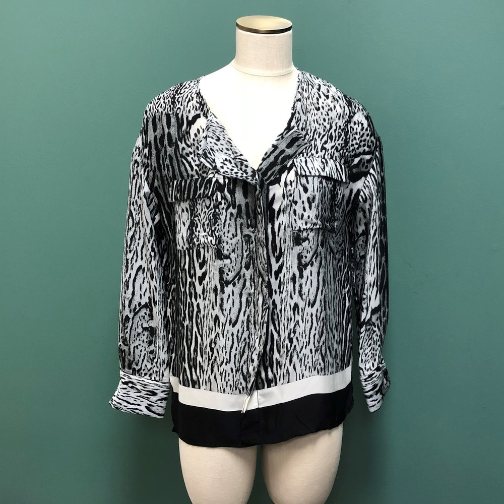 Adrienne Vittadini Black Gray White animal Print Long‎ Sleeve Shirt